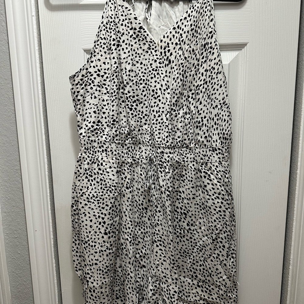 Pretty‎ Garden Black and White Jumpsuit size XL